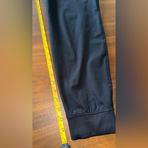 VUORI Men's Black Jogger Pants - Picture 4 of 6